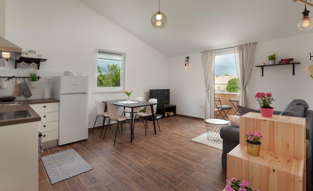 Kvasina Apartments Zadvarje Eksteriør billede